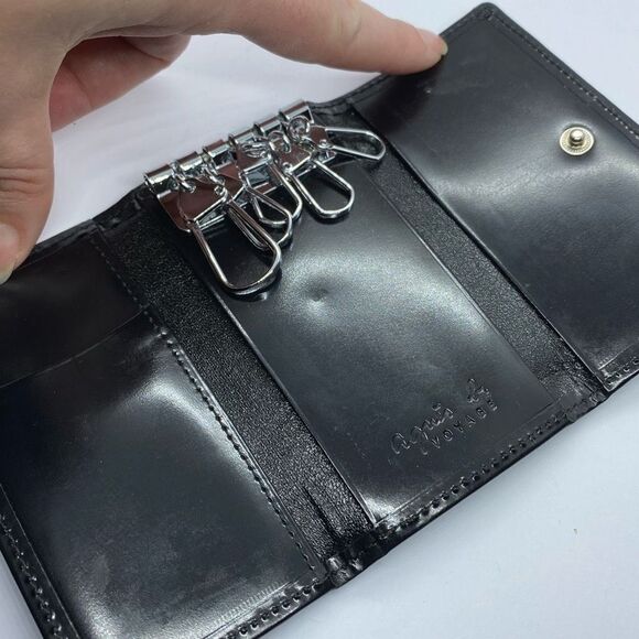 Authentic Agnes B. Black Patent Leather 5 Clip Key Case - Picture 7 of 11